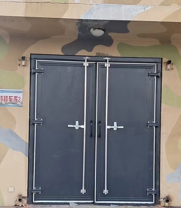 临洮工业平开门