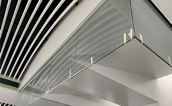 临洮玻璃挡烟垂壁