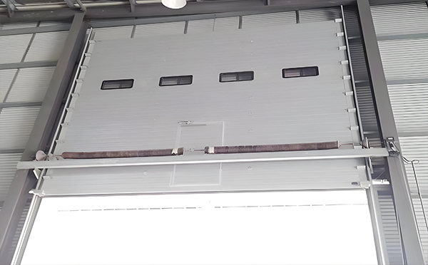 临洮工业滑升门