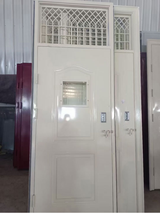 临洮学校教室门